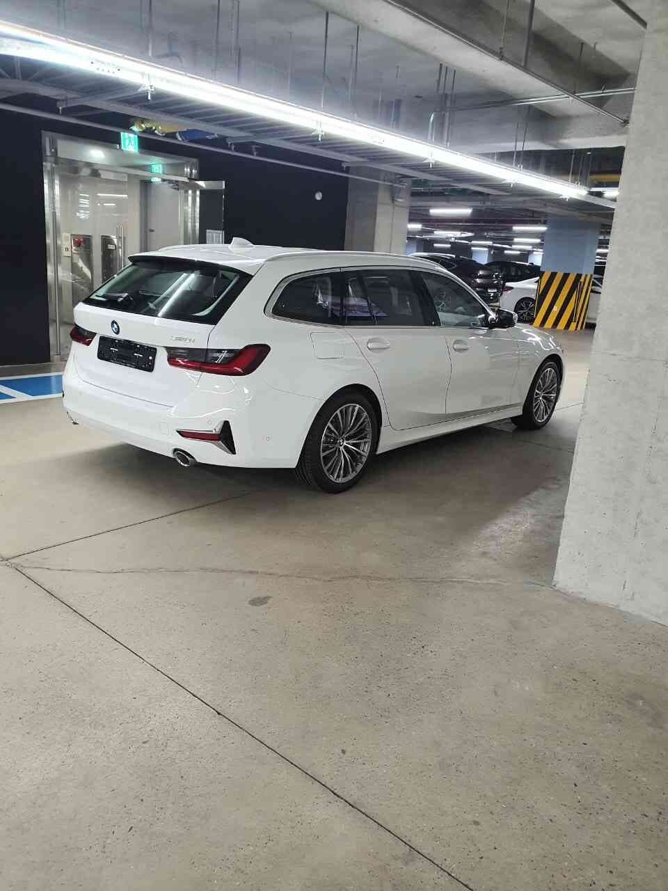 BMW 3시리즈 투어링 320i 투어링 럭셔리 게시글 썸네일