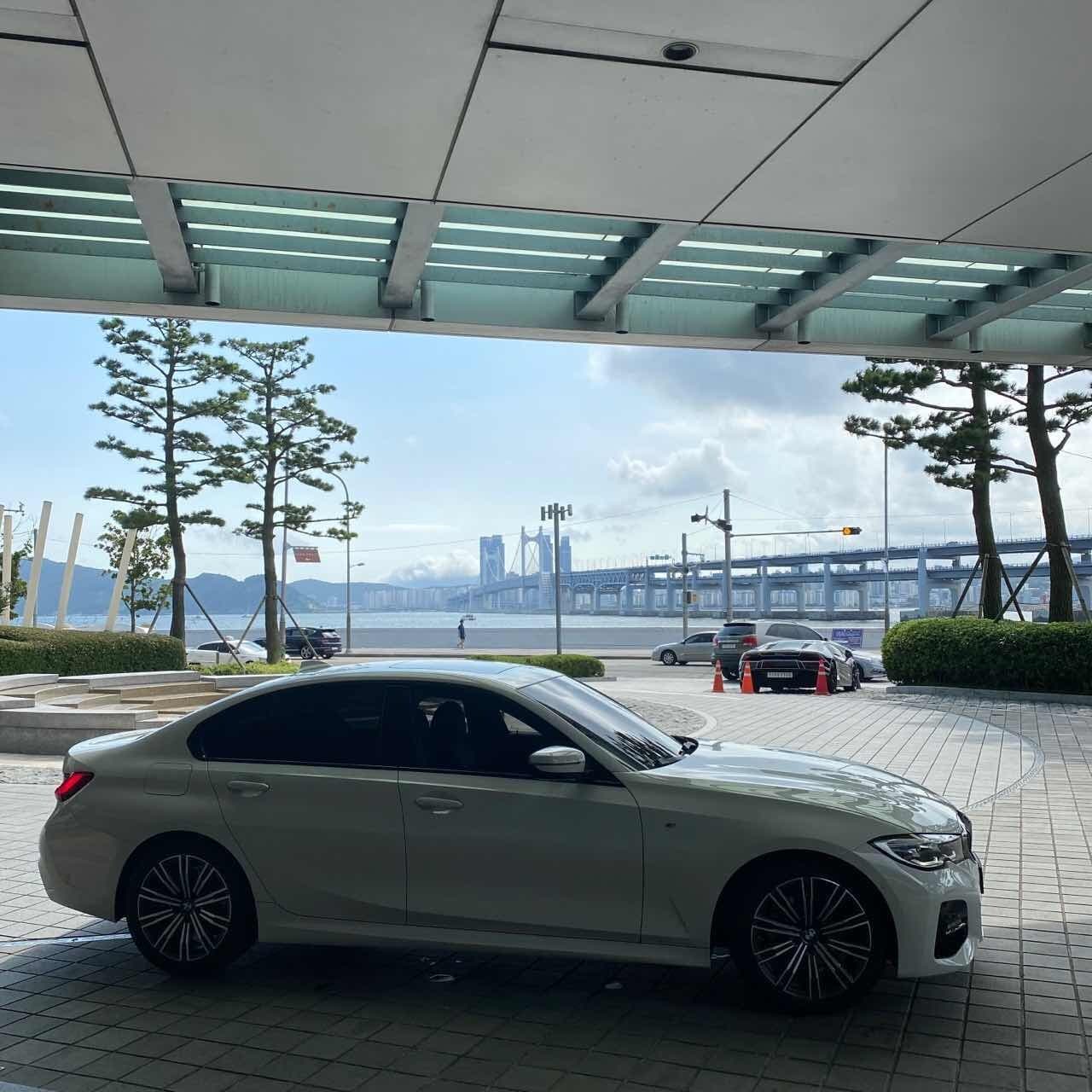 BMW 3시리즈 320i M 스포츠 P2-2 게시글 썸네일