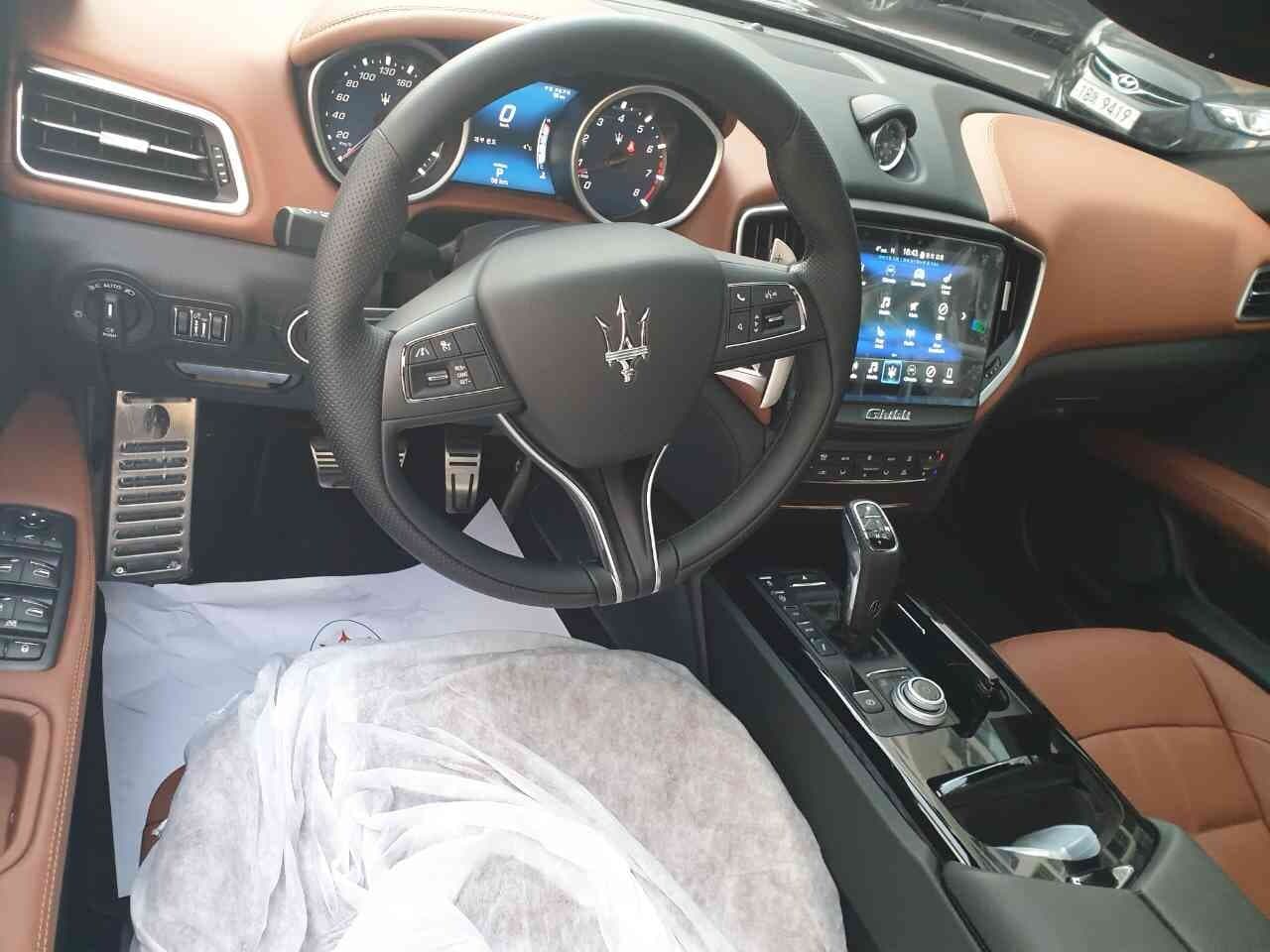 마세라티 기블리 S Q4 게시글 썸네일