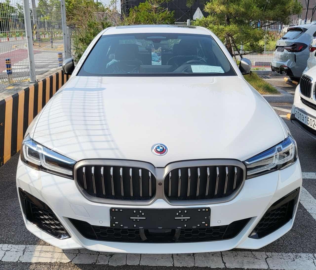 BMW 5시리즈 M550i xDrive P2 게시글 썸네일