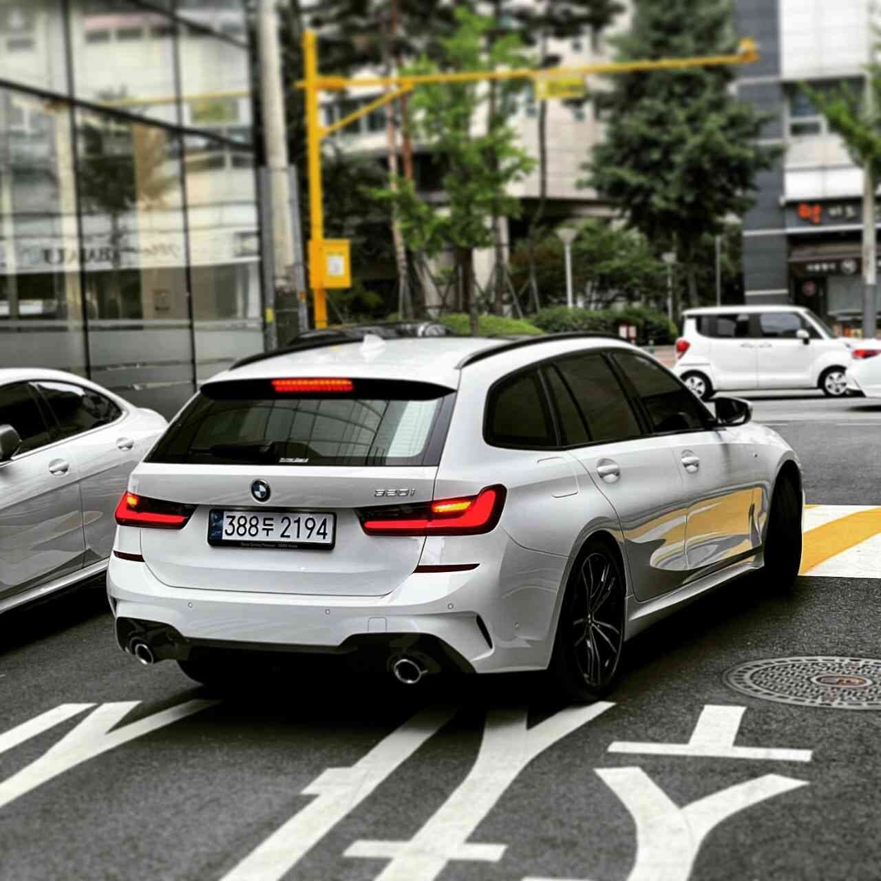 BMW 3시리즈 투어링 320i 투어링 M 스포츠 P2 게시글 썸네일