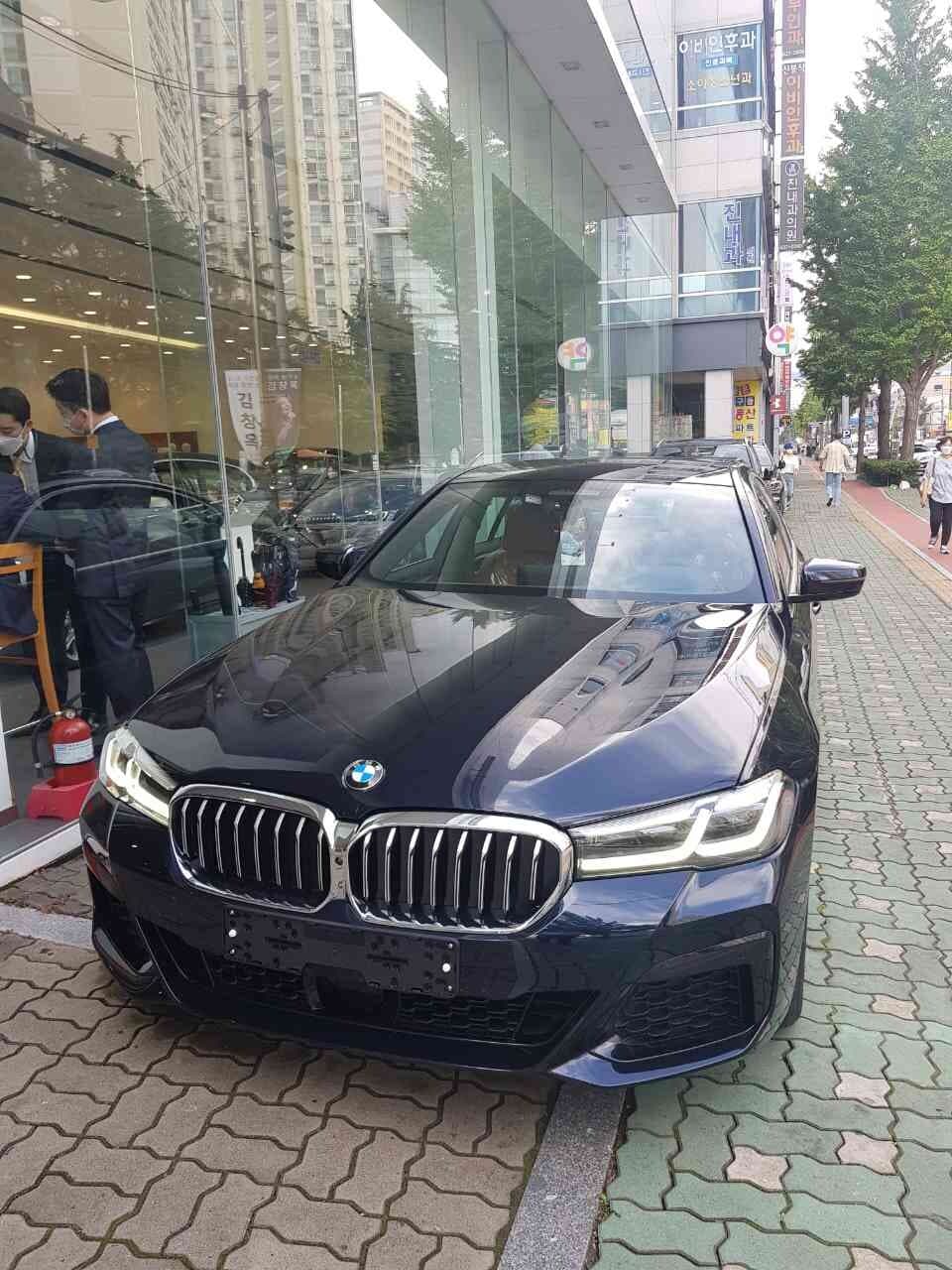 BMW 5시리즈 520i M 스포츠 패키지 게시글 썸네일