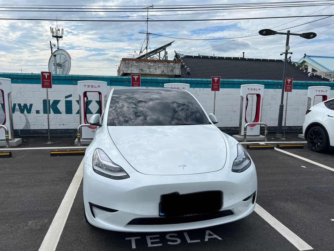 테슬라 모델 Y 롱레인지 게시글 썸네일