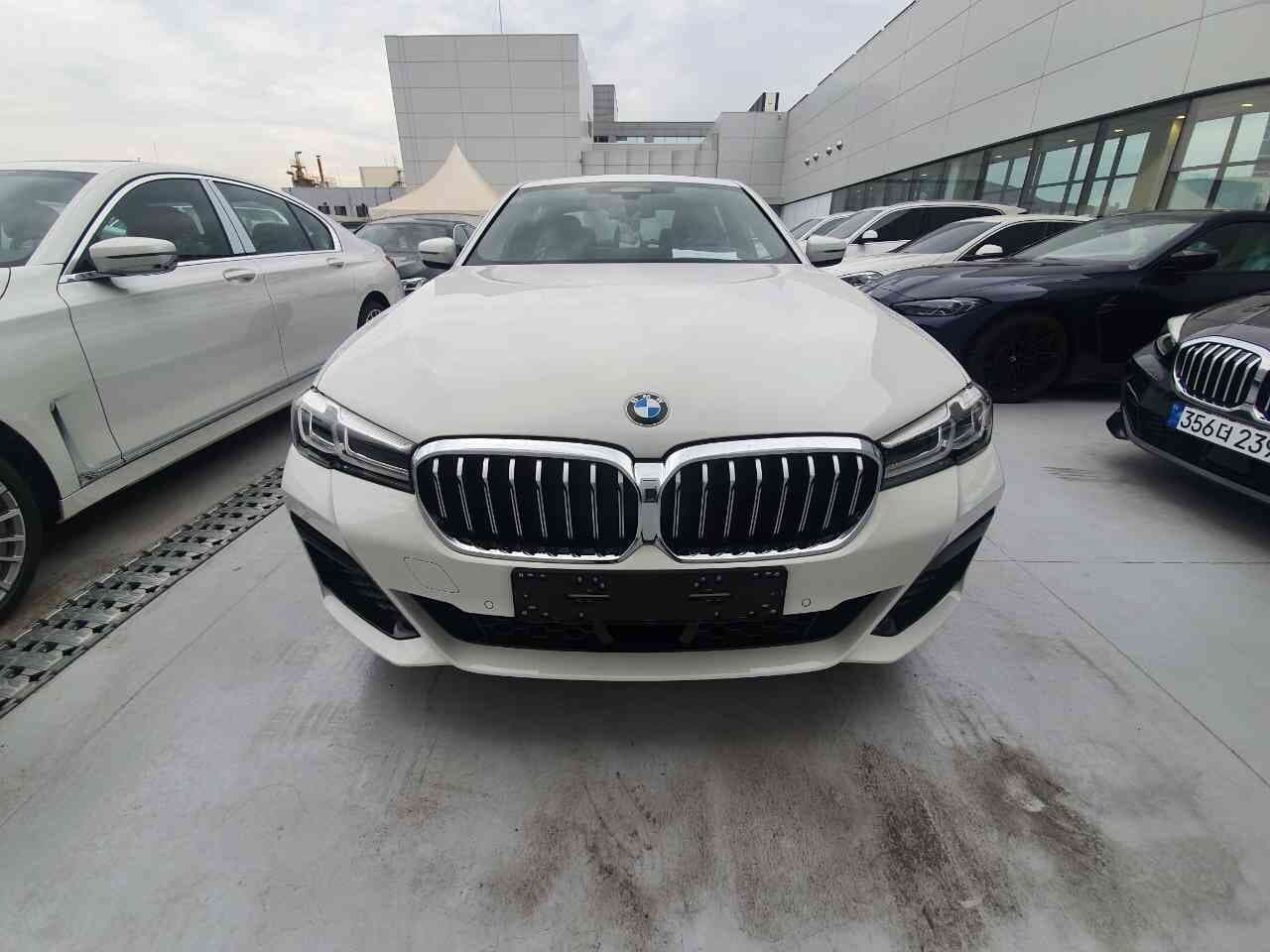 BMW 5시리즈 530i xDrive M 스포츠 패키지 P2-2 게시글 썸네일