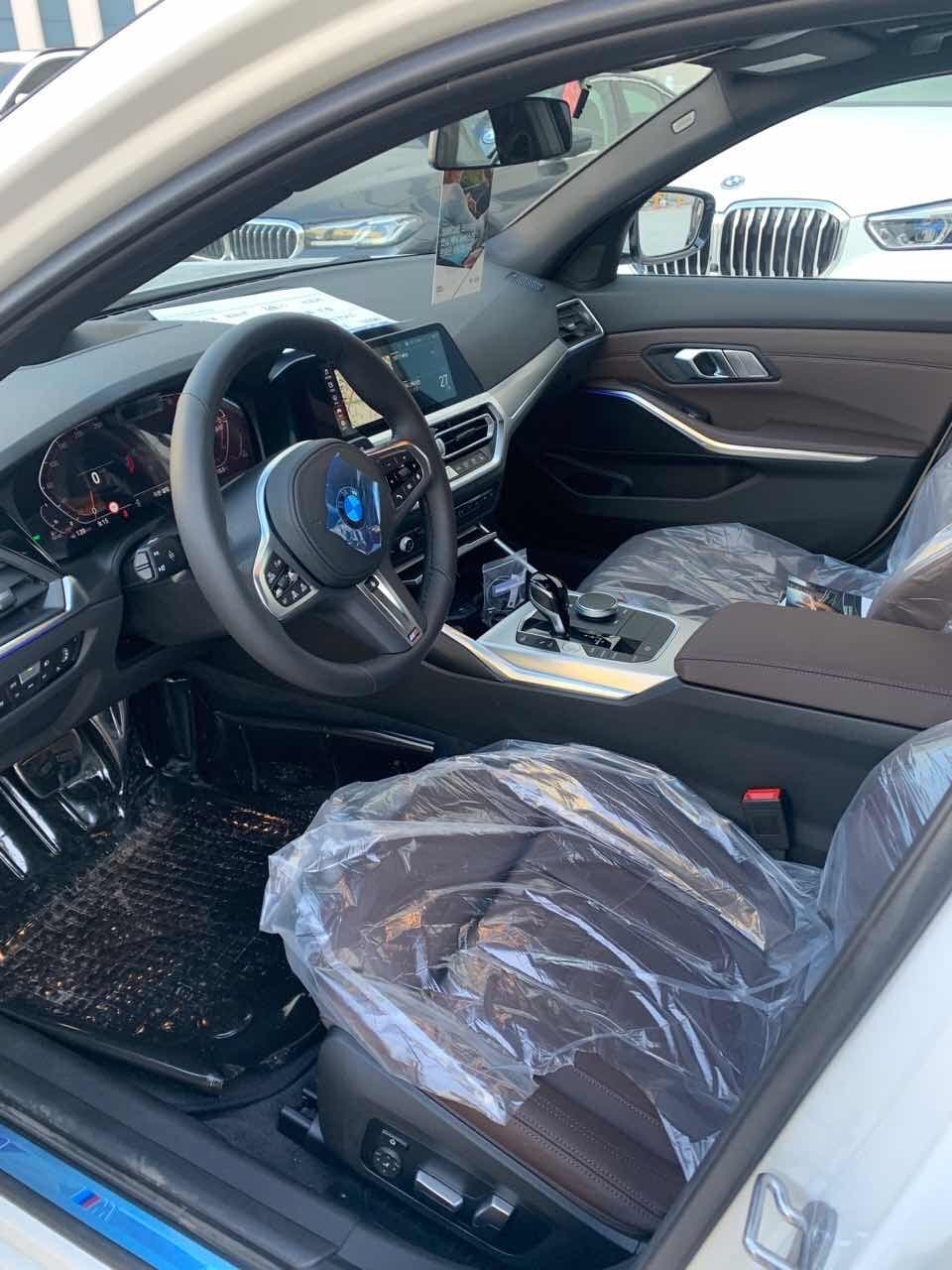 BMW 3시리즈 투어링 320d 투어링 M 스포츠_Perf_P0-1 게시글 썸네일