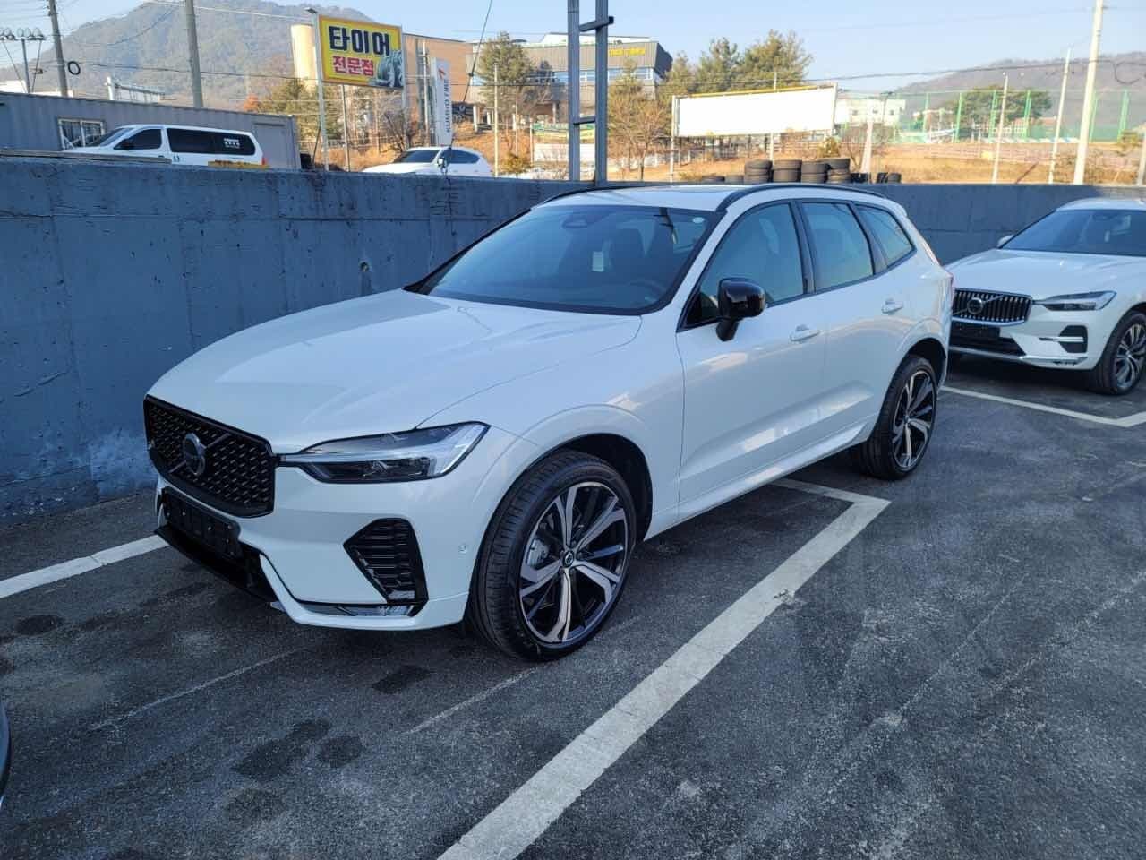 볼보 XC60 B6 R-디자인 게시글 썸네일