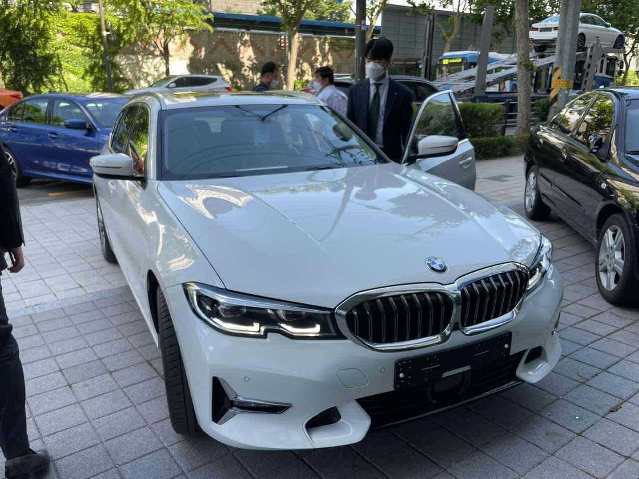 BMW 3시리즈 투어링 320i 투어링 럭셔리 P2-1 게시글 썸네일