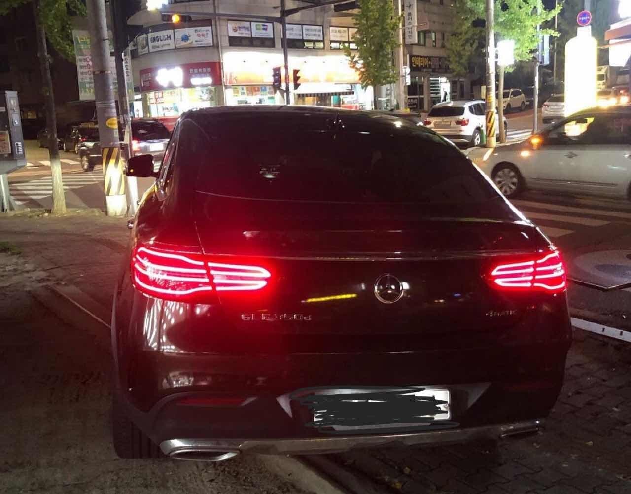 벤츠 GLE-클래스 GLE 350d 4Matic 쿠페 게시글 썸네일