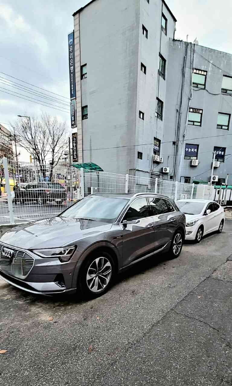 아우디 e-트론 55 콰트로 게시글 썸네일