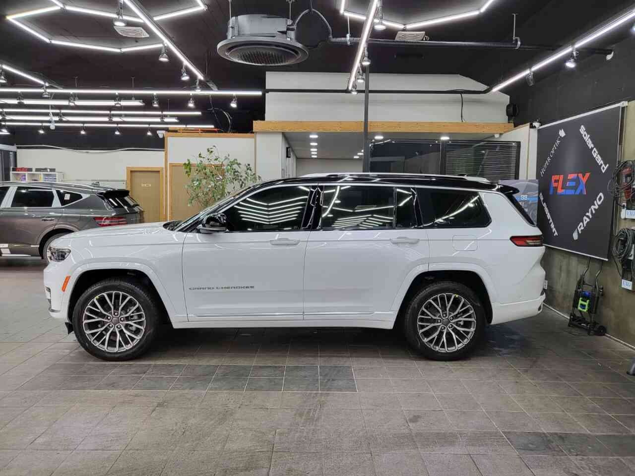 지프 그랜드 체로키 L 서밋 리저브 4x4 게시글 썸네일