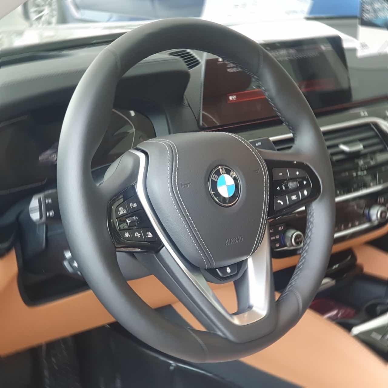 BMW 5시리즈 520i 럭셔리 OE 게시글 썸네일