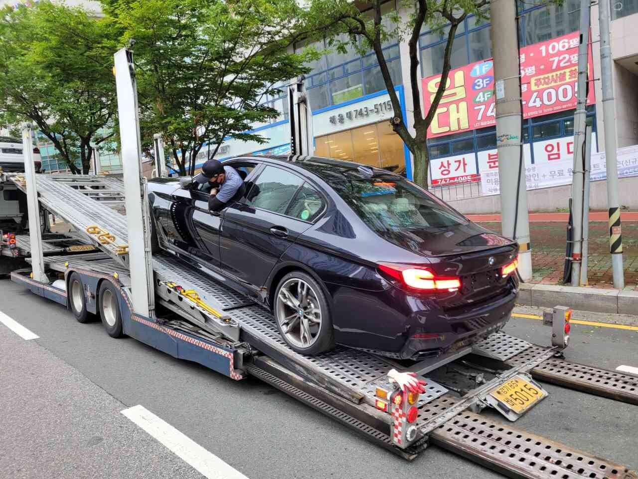 BMW 5시리즈 M550i xDrive 게시글 썸네일