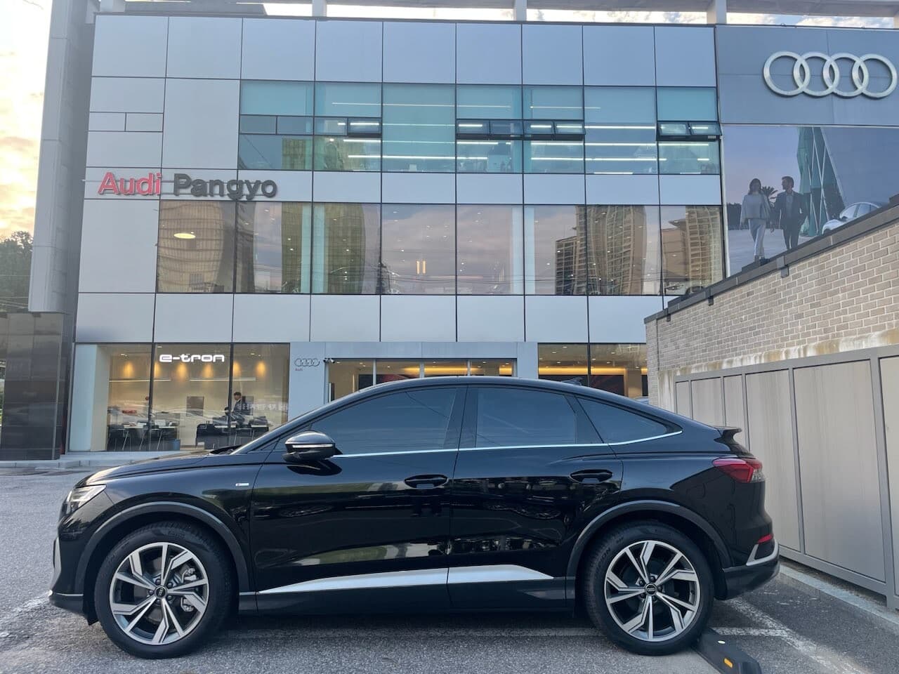 아우디 Q4 e-트론 스포츠백 e-트론 40 프리미엄 게시글 썸네일