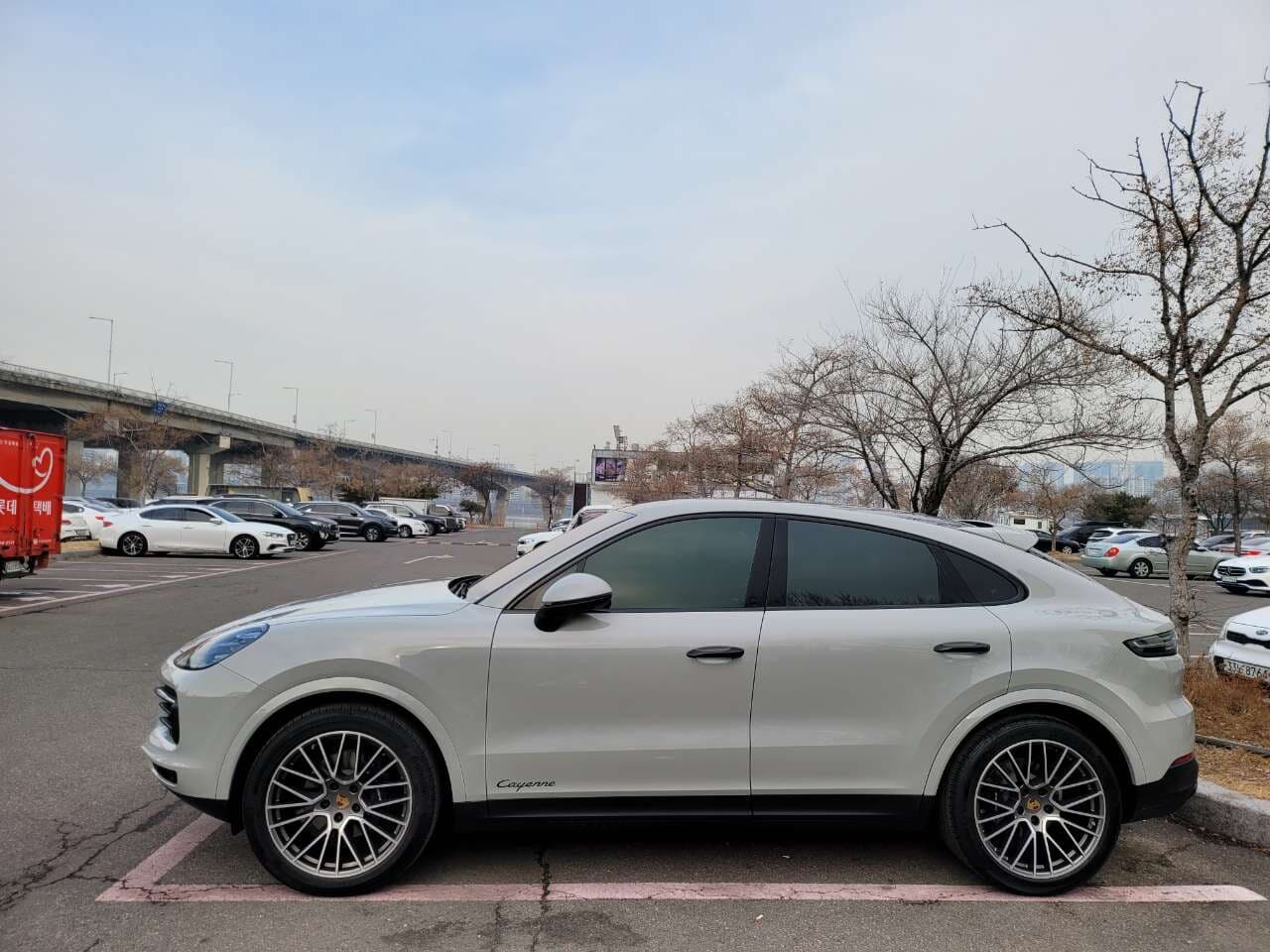 포르쉐 카이엔 쿠페 카이엔 쿠페 플래티넘 에디션 게시글 썸네일
