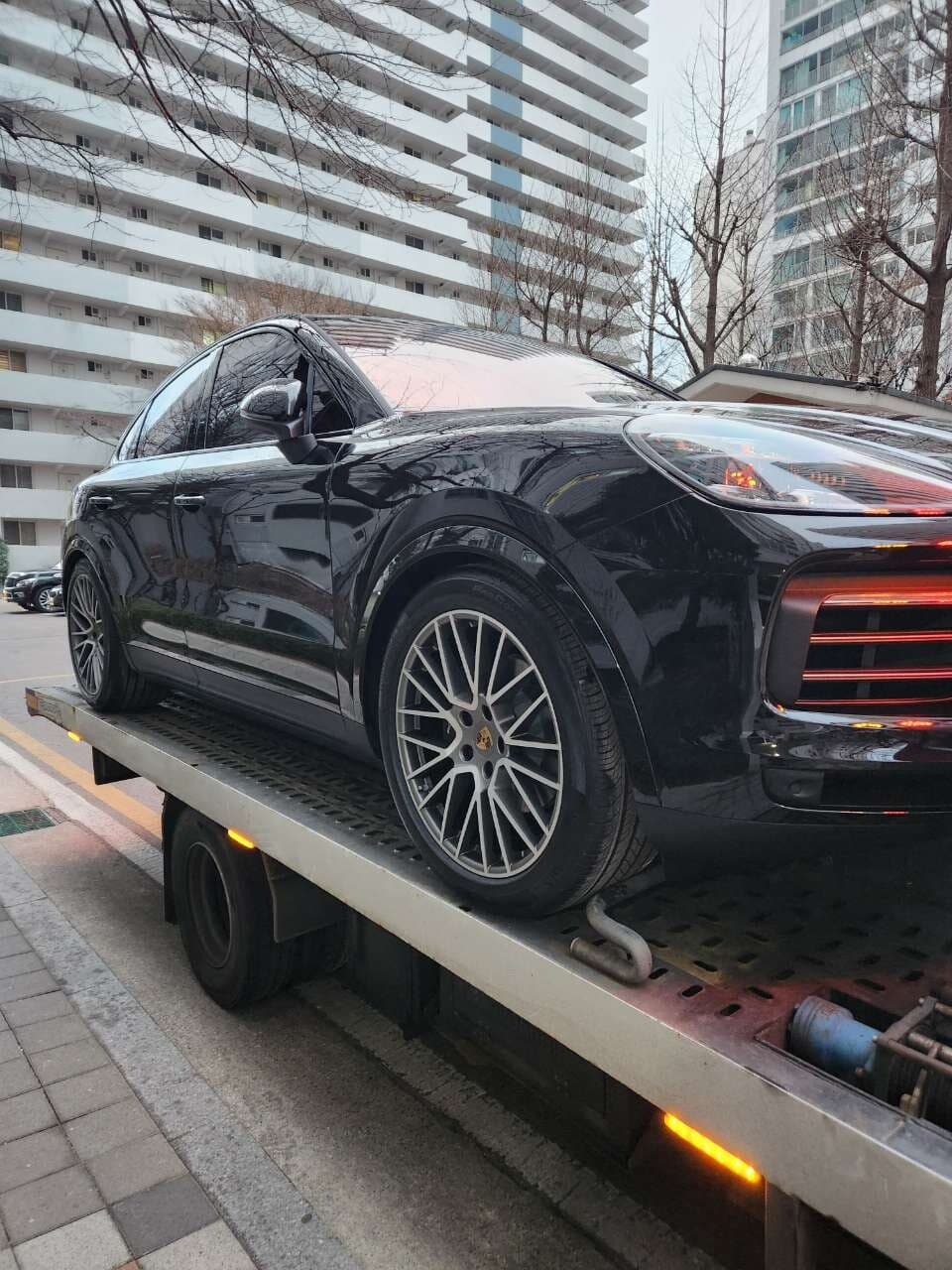 포르쉐 카이엔 쿠페 카이엔 쿠페 플래티넘 에디션 게시글 썸네일