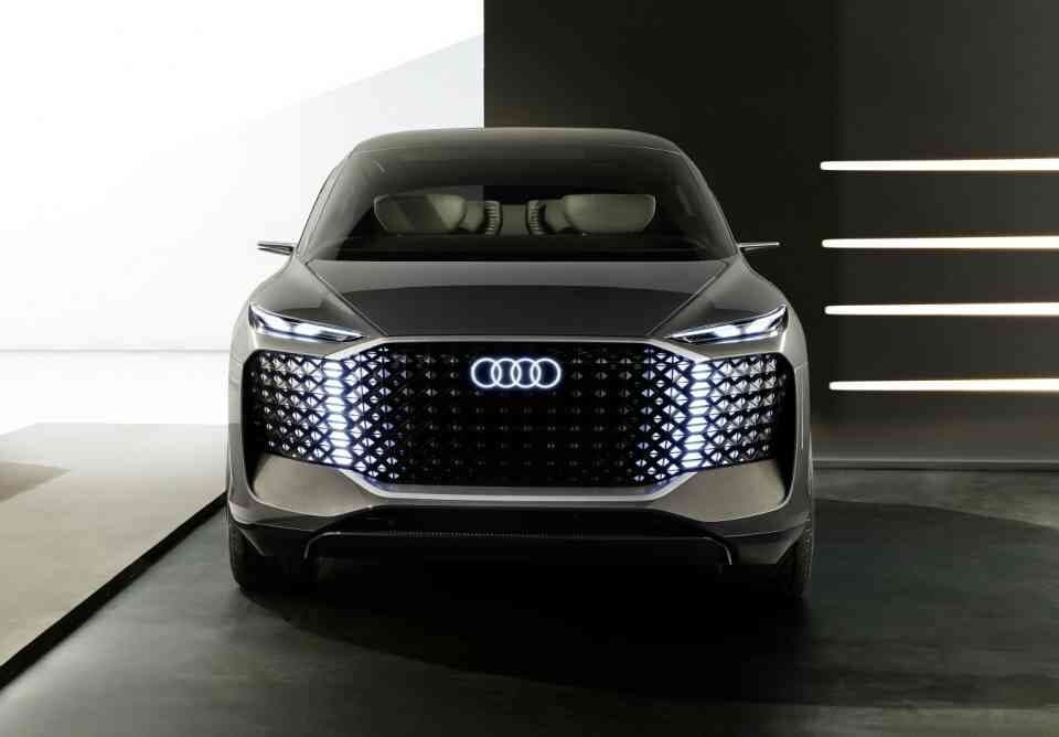 BMW는 iX, 벤츠는 EQS SUV, 그렇다면 아우디는? 게시글 썸네일