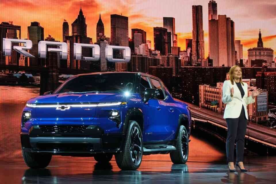 GM 회장 "3년 안에 테슬라 제압하겠다" 게시글 썸네일