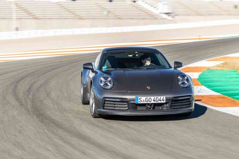 현대차 장재훈 사장이 외신 인터뷰에서 포르쉐 911을 극찬했습니다 게시글 썸네일