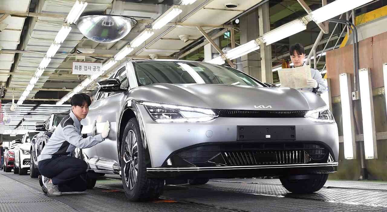 미국 재료로 미국에서 만든 배터리를 탑재한 미국산 전기차만 보조금 준다는 미국! 게시글 썸네일