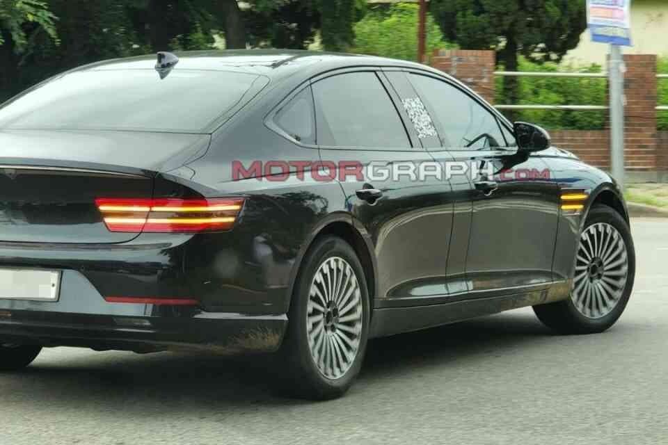 G80 롱 휠베이스(?) 테스트카 포착!! 게시글 썸네일