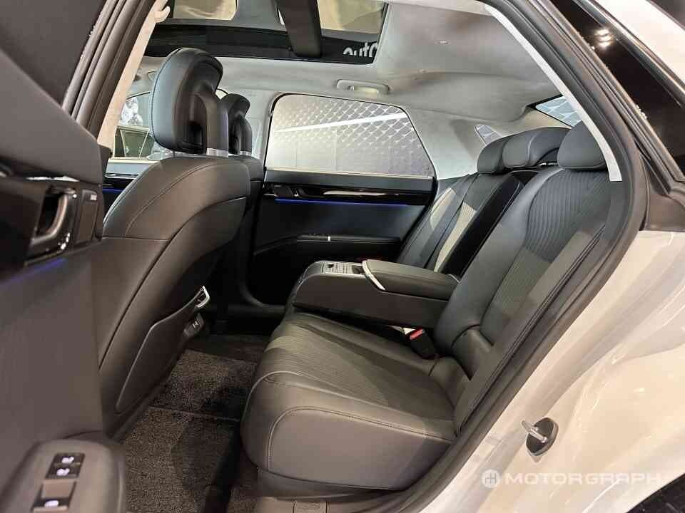 오늘 신형 그랜저 직접 찍은 사진입니다 게시글 썸네일