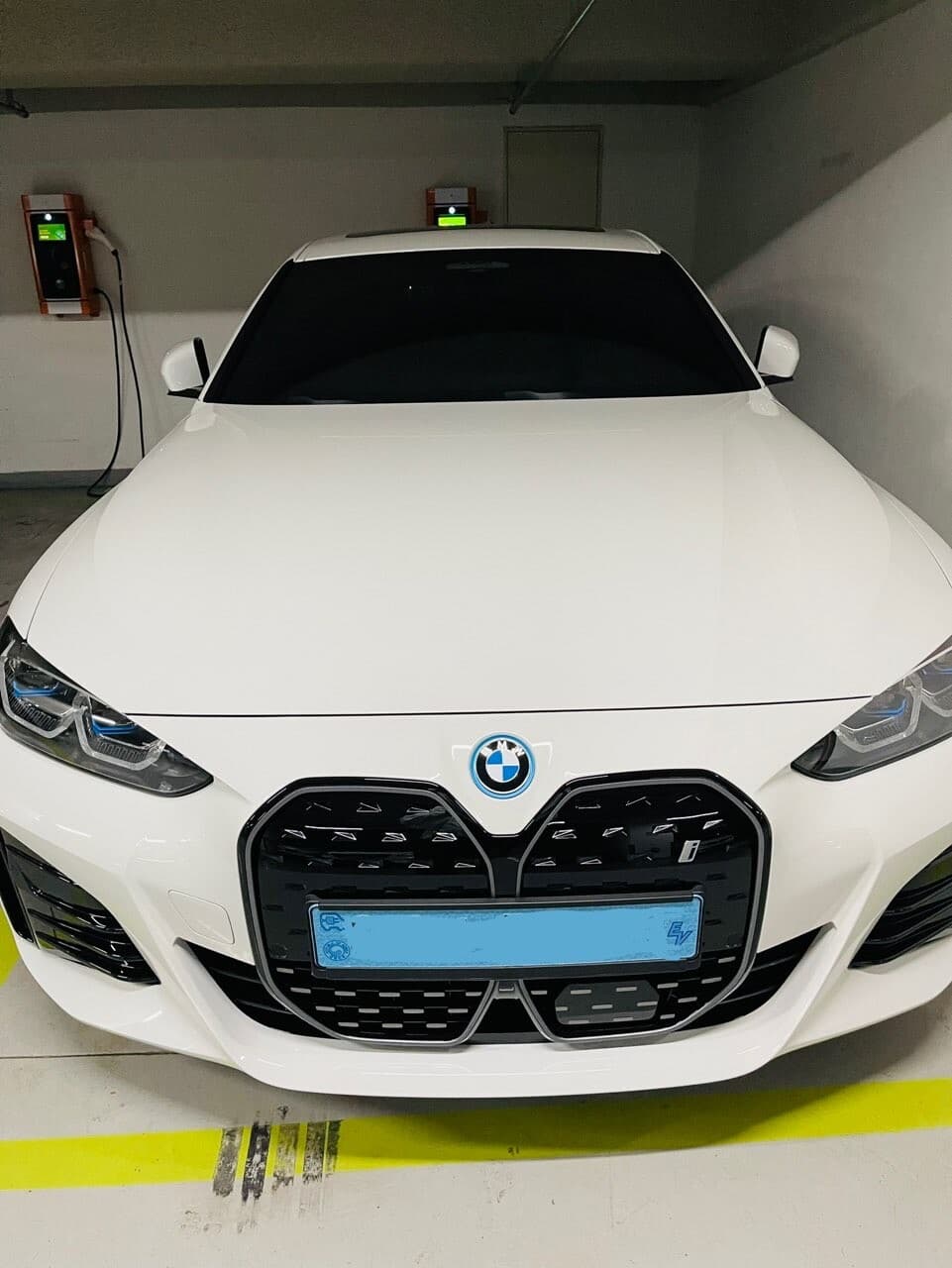 BMW i4 eDrive 40 그란쿠페 M 스포츠 프로 P1 게시글 썸네일