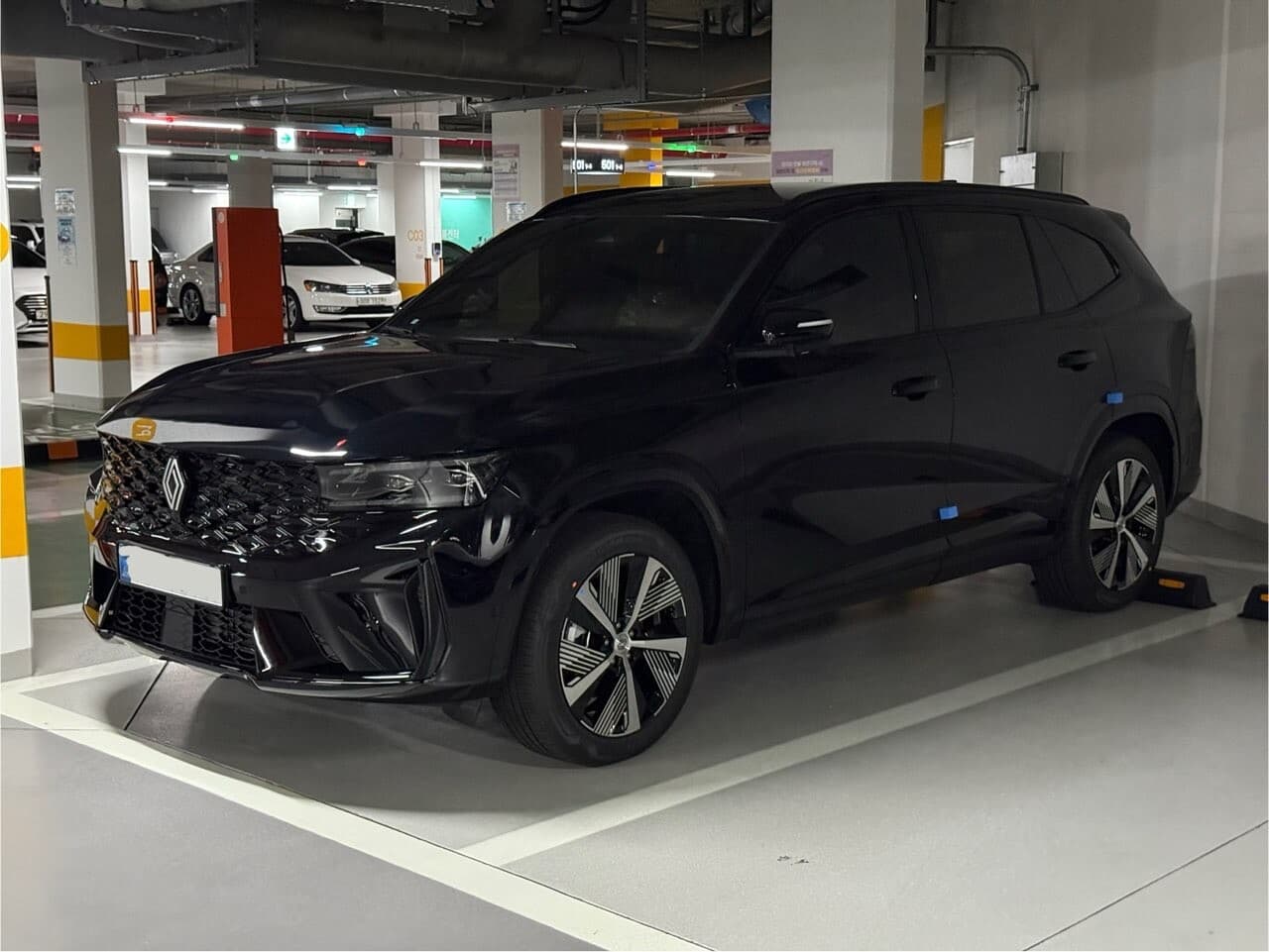 그랑콜레오스 하이브리드 아이코닉 메탈릭 블랙 게시글 썸네일