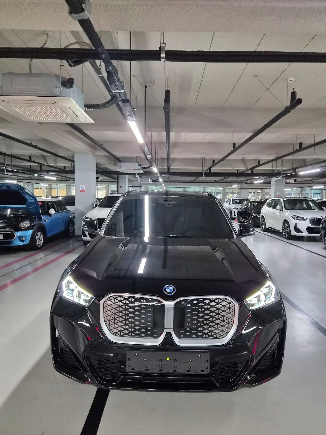 ix1 edrive 20 msp 검정 카스타니아 26년식! 연식 변경 전 뽑았습니다! 게시글 썸네일