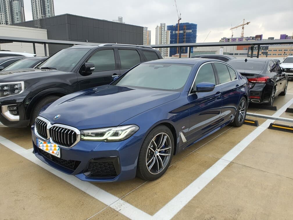 BMW 5시리즈 520i M 스포츠 패키지 게시글 썸네일